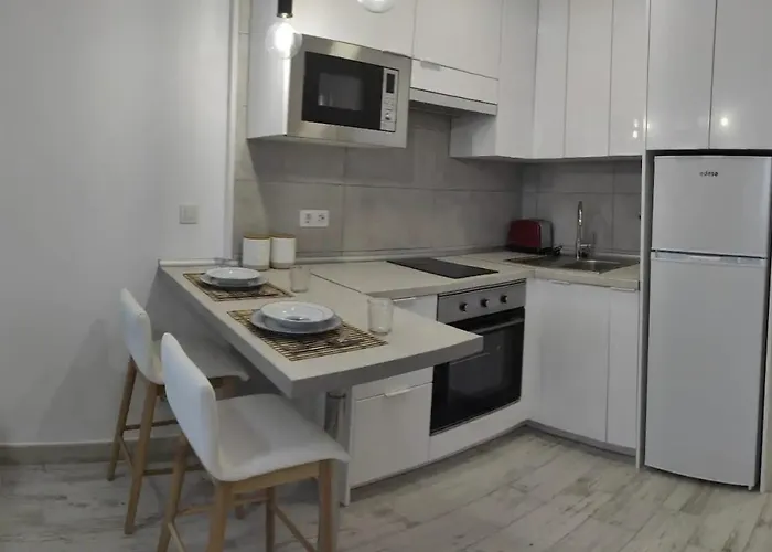 Cozy Harbour View In *