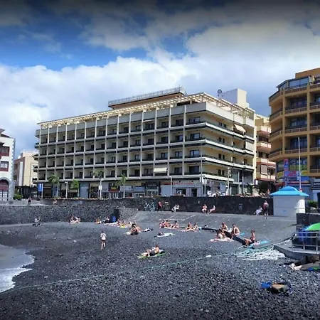 Cozy Harbour View In